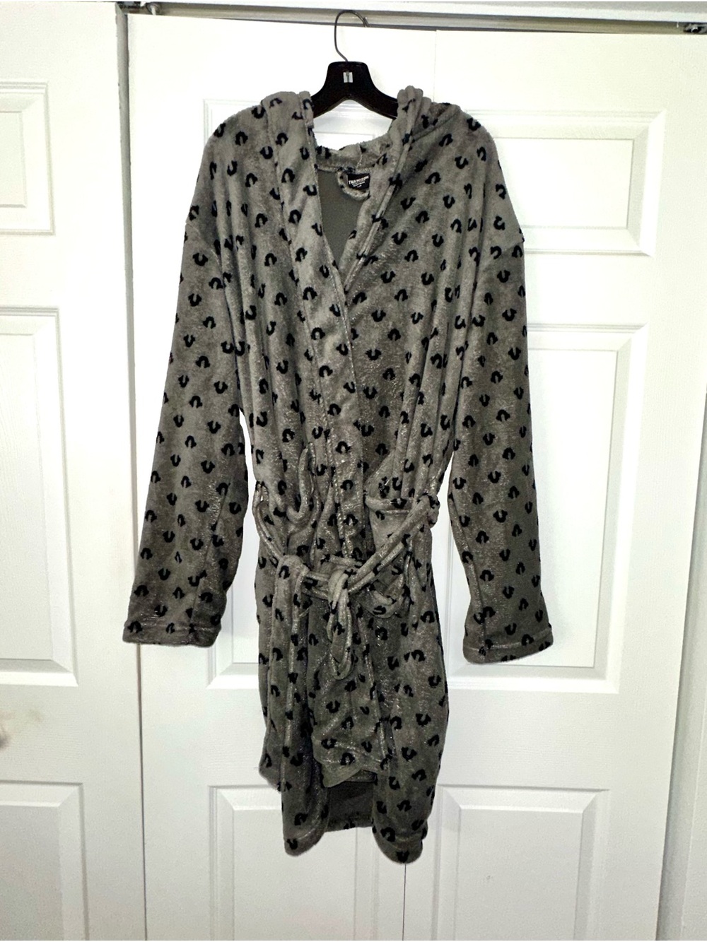True Religion Gray Horseshoe Fleece Hooded Bathrobe Large